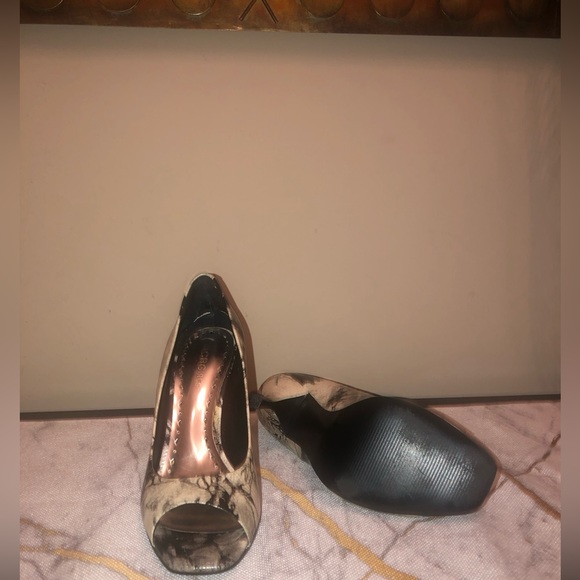 BCBGirl black and off white patent leather peep pump, worn a few times - Picture 3 of 7